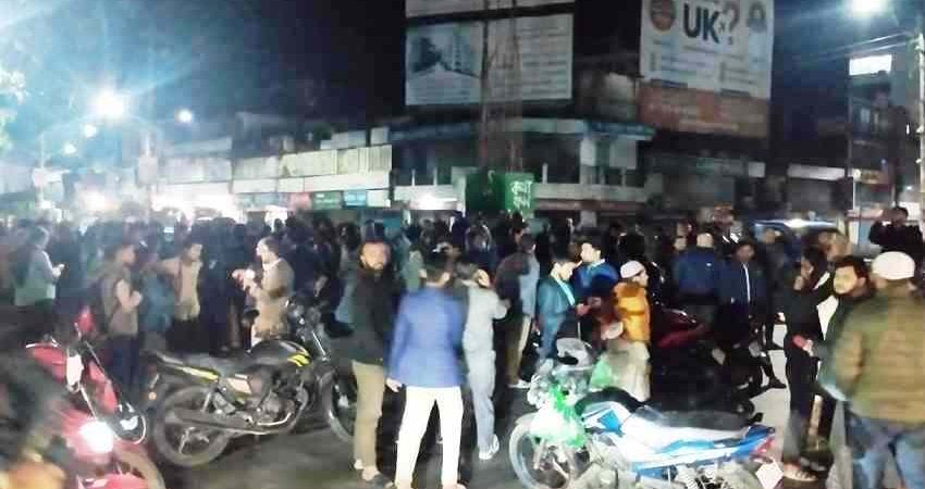 ওসমান হাদির মৃত্যুর খবরে সিলেটে বিক্ষোভ, সড়ক অবরোধ