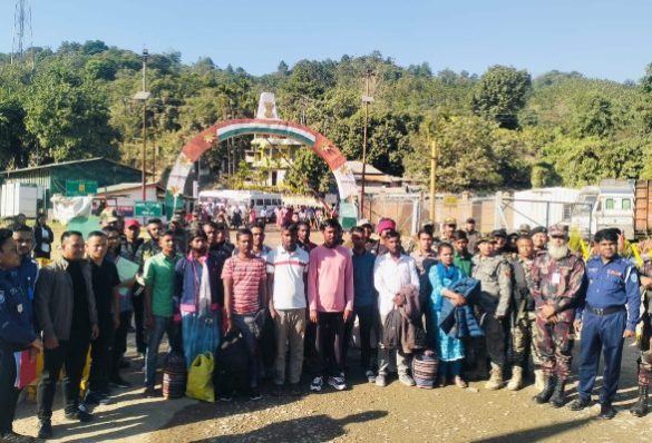 সিলেটের তামাবিল দিয়ে দেশে ফিরলেন ১৭ বাংলাদেশী