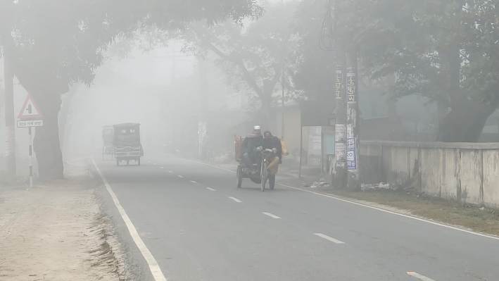 উত্তরের হিমেল বাতাসে জবুথবু হয়ে পড়েছে লালমনিরহাট