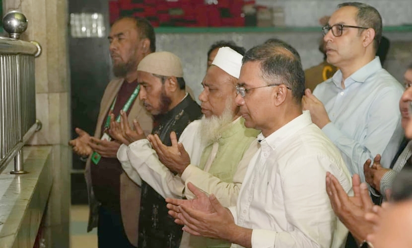 শাহপরান (রহ) মাজার জিয়ারত করলেন তারেক রহমান
