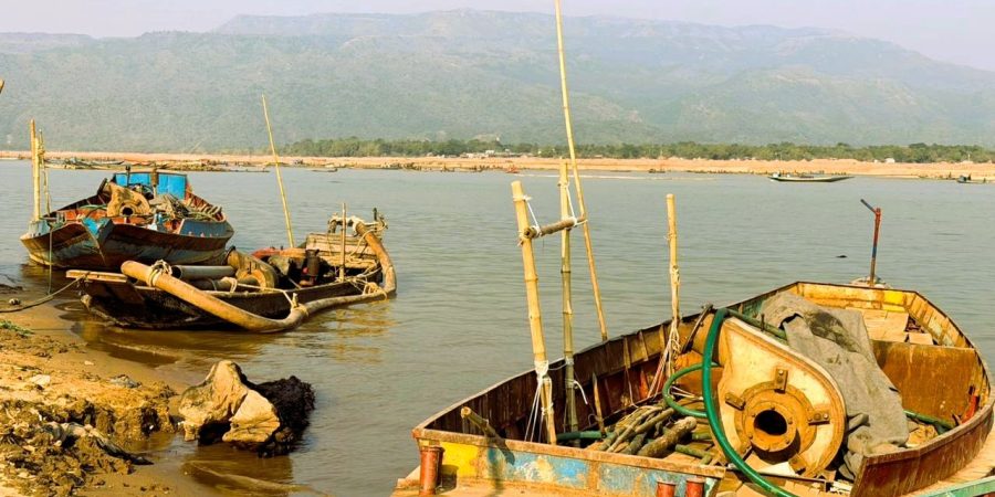 জাদুকাটায় ড্রেজার জব্দ, আ.লীগ নেতা সহ ২৪ জনের নামে মামলা