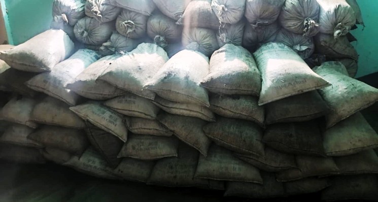 সুনামগঞ্জে ভারতীয় কয়লার চালান জব্দ, ৯ জনের নামে মামলা