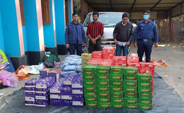 জৈন্তাপুরে ভারতীয় চোরাইপন্য পাচারকালে দুইনারী সহ আটক ৪