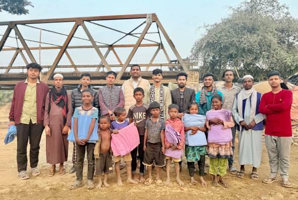 জৈন্তা স্টুডেন্ট ইউনিফাইড সোসাইটির শীত বস্ত্র বিতরণ