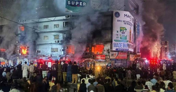 করাচিতে শপিং মলে ভয়াবহ আগুন, নিহত ৫