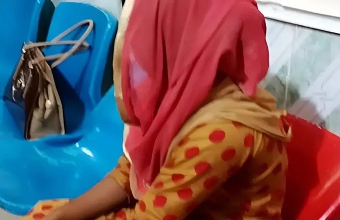 ছাত্রীকে নিয়ে ‘পালিয়েছেন’ প্রধান শিক্ষক, মাদরাসায় আগুন