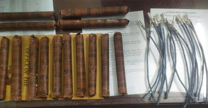 জৈন্তাপুরে ভারতীয় ১৪টি পাওয়ার জেল ও ১৪টি ডেটোনেটর উদ্ধার