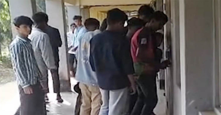 সুনামগঞ্জে পরীক্ষা ফেল করে ফরম পূরণের দাবিতে স্কুলে তালা, ১৬ ছাত্রকে বহিস্কার