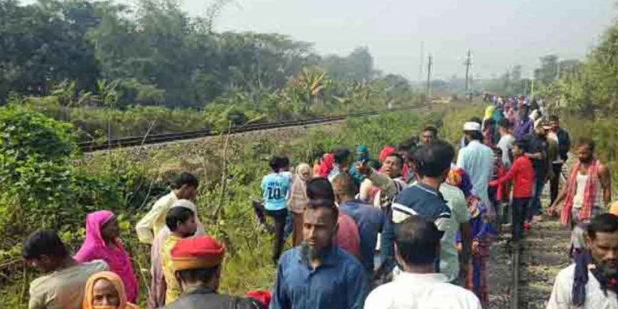 গাজীপুরে ২ সন্তান নিয়ে ট্রেনের নিচে ঝাঁপ দিলেন মা