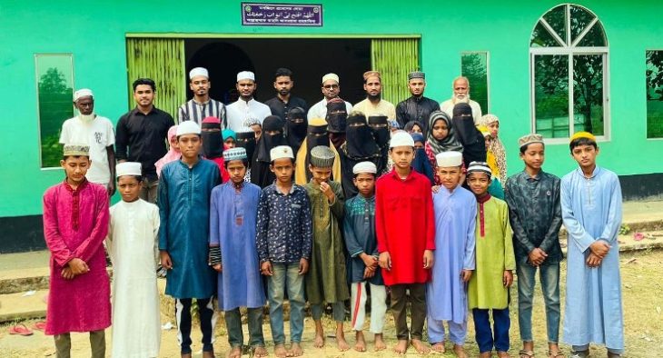 রামাদ্বান উপলক্ষ্যে গোয়াইনঘাট ছাত্র পরিষদের বই বিতরণ