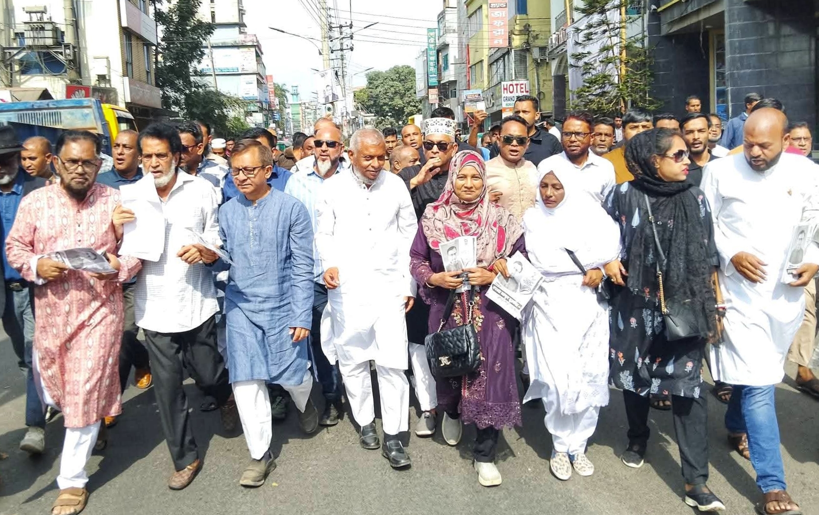 খন্দকার মুক্তাদিরের পক্ষে নির্বাচনি প্রচারে নেমেছেন সাবেক মেয়র আরিফ : নেতাকর্মীদের সন্তোষ প্রকাশ