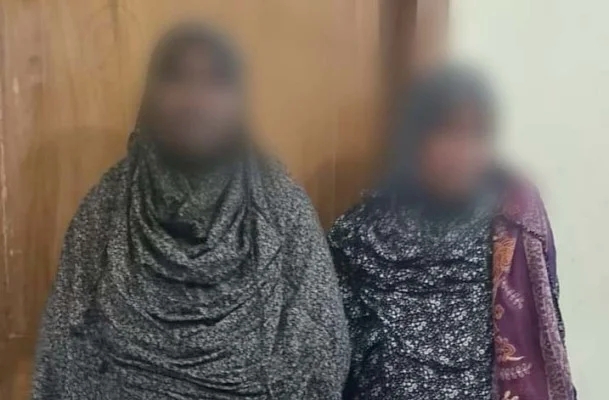 সিলেটে ভারতীয় চকলেট ও মেহেদিসহ দুই নারীকে ধরলো পুলিশ