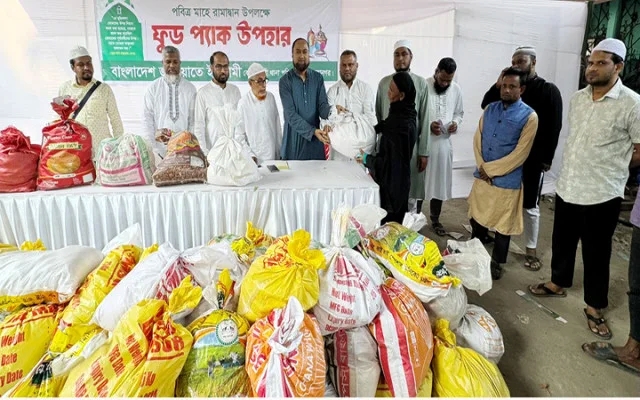 সিলেটের শেখঘাটে জামায়াতের রামাদ্বান ফুডপ্যাক বিতরণ