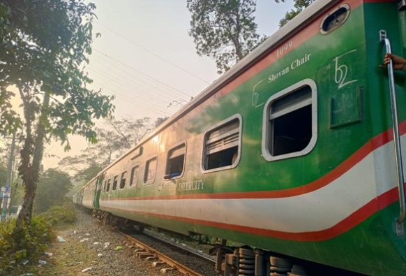 লাউয়াছড়ায় পাহাড়িকার ইঞ্জিন বিকল, ৬ ঘন্টা বন্ধ ছিল রেল যোগাযোগ