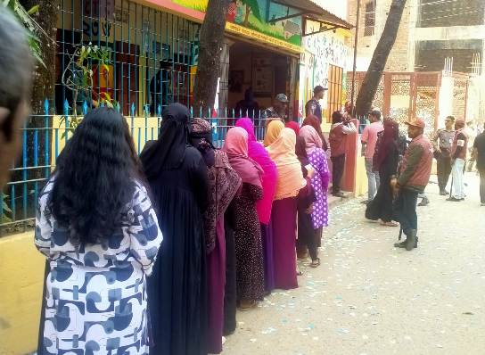 সিলেটে শান্তিপূর্ণভাবে চলছে ভোটগ্রহন, কোথাও দীর্ঘ লাইন, কোথাও ফাঁকা