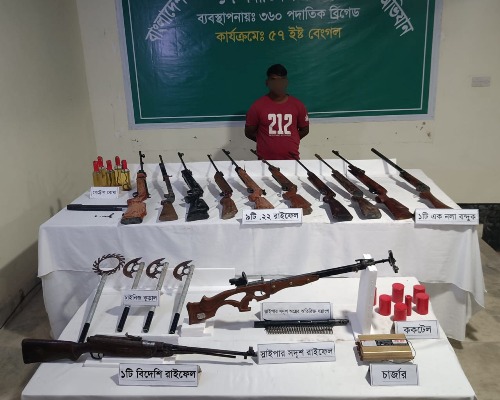 সুনামগঞ্জে সিএনজি বোঝাই বিদেশি রাইফেলসসহ অস্ত্রের চালান জব্দ, গ্রেপ্তার
