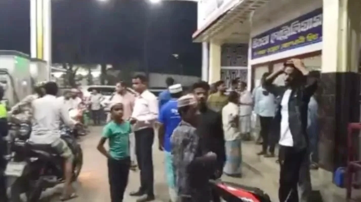 সিলেটে পেট্রোল পাম্পে তেল না পেয়ে কর্মীকে ছুরিকাঘাত, প্রতিবাদে মঙ্গলবার অর্ধদিবস ধর্মঘট আহবান