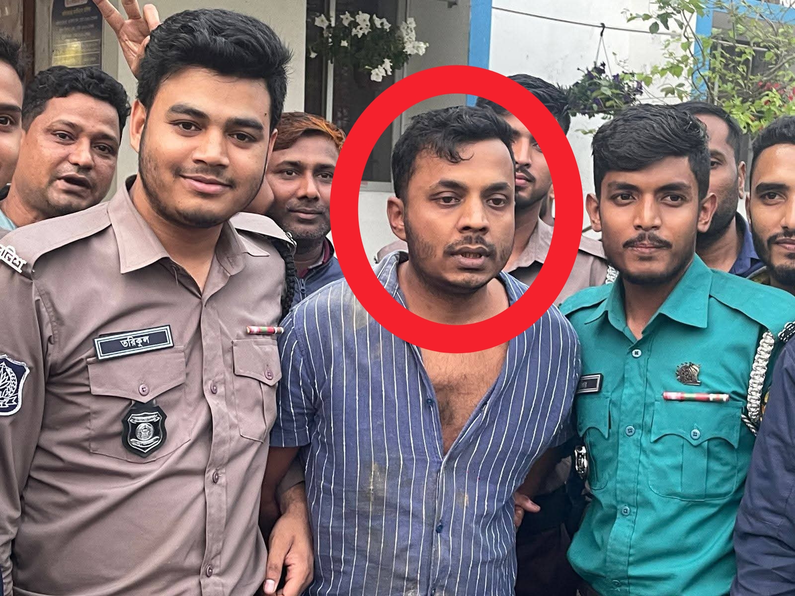 সিলেট হাউজিং এস্টেটে প্রকাশ্যে ছিনতাই : যুবক গ্রেফতার