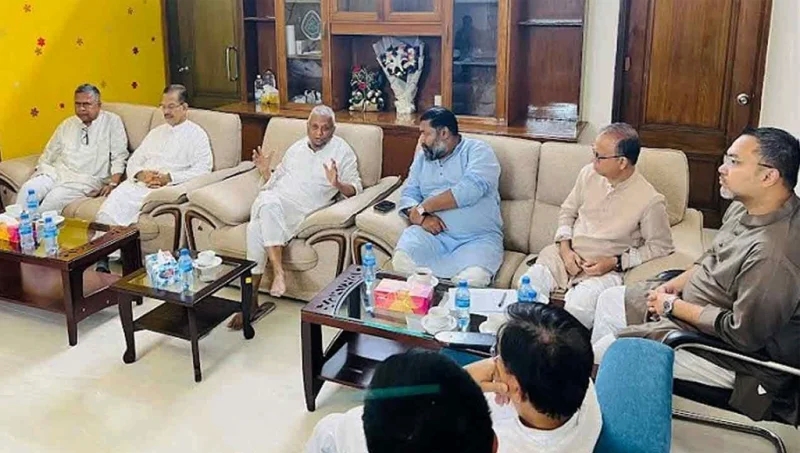 শ্রমিকদের বেতন-বোনাস ঈদের ছুটির আগেই পরিশোধের নির্দেশ শ্রমমন্ত্রী’র