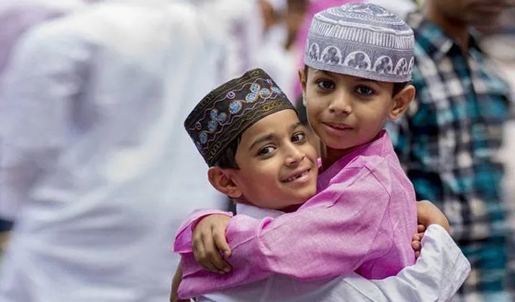 আজ মুসলিম সম্প্রদায়ের সবচেয়ে বড় ধর্মীয় উৎসব পবিত্র ঈদুল ফিতর