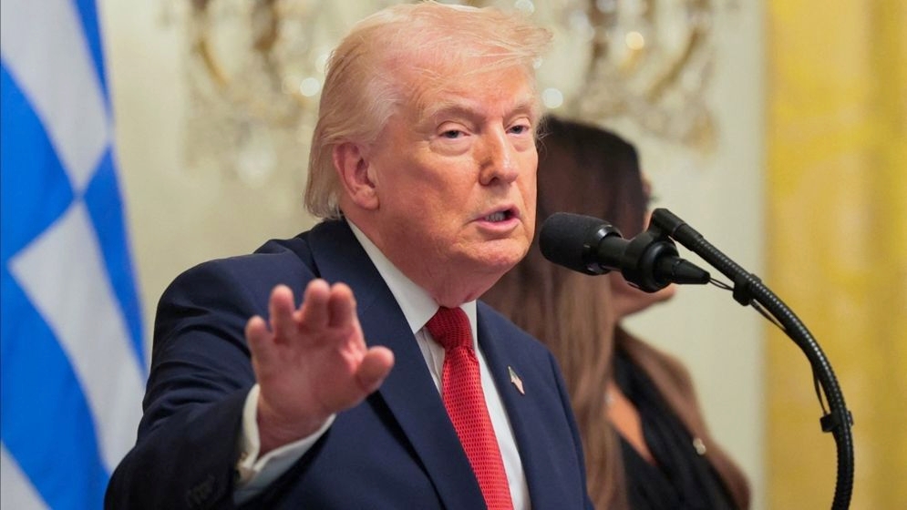 ইরানের জ্বালানি স্থাপনায় হামলা ১০ দিন স্থগিত ঘোষণা করলেন ট্রাম্প