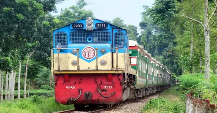 ৩ ঘন্টা পর সিলেট পথে রেল যোগাযোগ স্বাভাবিক