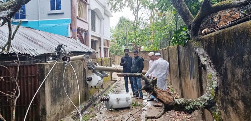 কমলগঞ্জে কালবৈশাখি ঝড়ে বিদ্যুতের খুঁটি ভেঙ্গে ৩টি ট্রান্সফরমার ক্ষতিগ্রস্ত