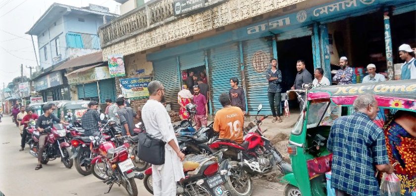 কমলগঞ্জের খুচরা দোকানগুলোতে জ্বালানি তেল সংকট, দুর্ভোগে ক্রেতারা