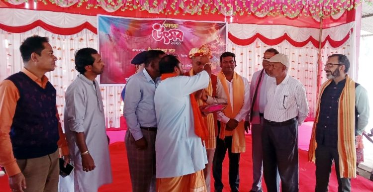 কমলগঞ্জের আলীনগর চা বাগানে ফাগুয়া উৎসবে মাতোয়ারা চা শ্রমিকরা
