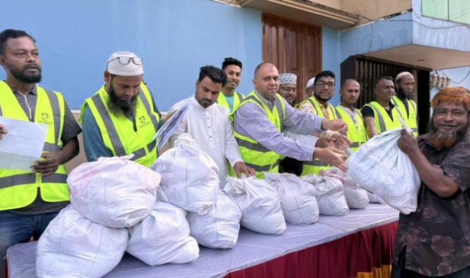 সিলেটে পরিবহন শ্রমিকদের খাদ্য সামগ্রী উপহার দিল নিসচা