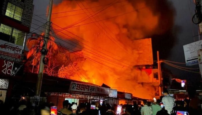 সুনামগঞ্জে অগ্নিকান্ডে ৮ দোকান পুড়ে ছাই, কয়েক কোটি টাকার ক্ষতি