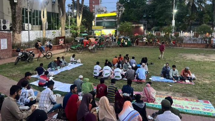 সিলেটে “৫ টাকার ইফতার বিতরণ”