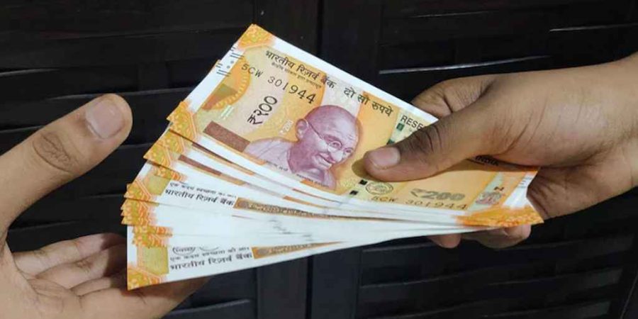 ১ ডলারের বিপরীতে রেকর্ড ভেঙে ৯৫ ছাড়ালো ভারতীয় রুপি