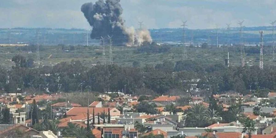 এবার ইসরায়েলের সেনা সদরদপ্তর ও পরমাণু বিদ্যুৎকেন্দ্রে ইরানের হামলা