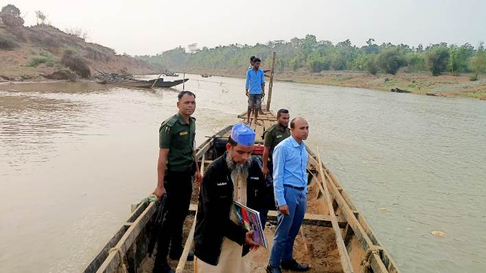 জৈন্তাপুরে ফসলি জমি নষ্ট করে বালু উত্তোলন, প্রশাসনের অভিযান