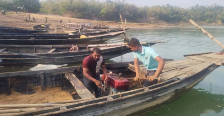 জৈন্তাপুর অবৈধ বালু উত্তোলন, ১০টি নৌকা ধ্বংস ও জরিমানা