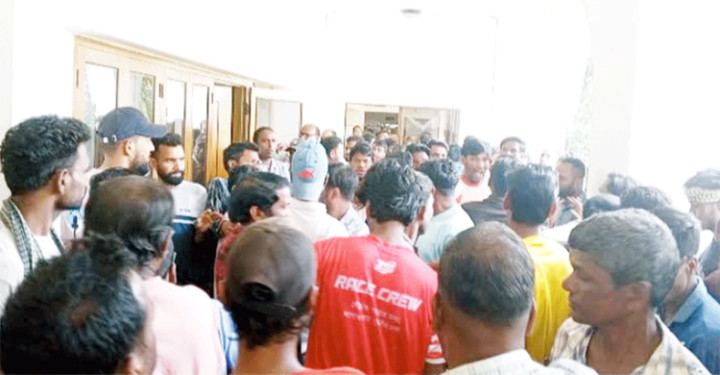 মৌলভীবাজারে শিক্ষার্থীর মৃত্যু, হাসপাতালে ভাঙচুর ও বিক্ষোভ