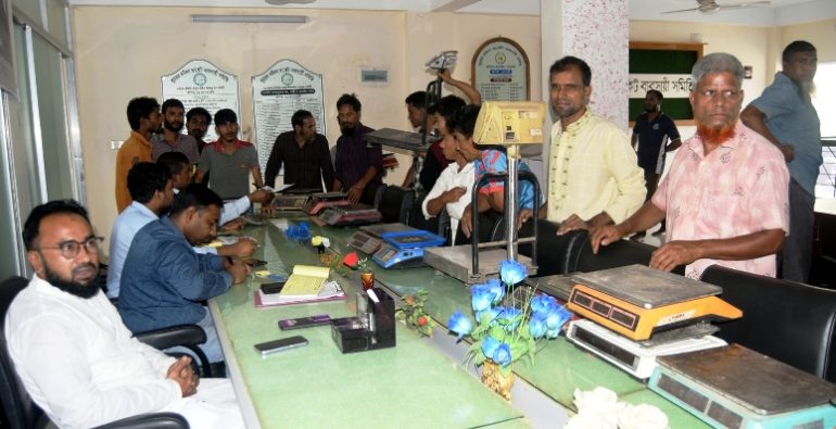 মদিনা মার্কেটে ওজন ও পরিমাপ যন্ত্রপাতি ভেরিফিকেশন