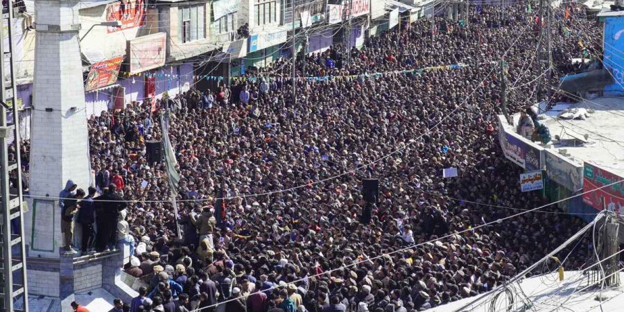 খামেনিকে হত্যার প্রতিবাদে পাকিস্তানে মার্কিন দূতাবাসে হামলা, নিহত ৮