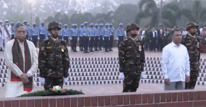 স্মৃতিসৌধে বীর শহীদদের প্রতি রাষ্ট্রপতি ও প্রধানমন্ত্রীর শ্রদ্ধা