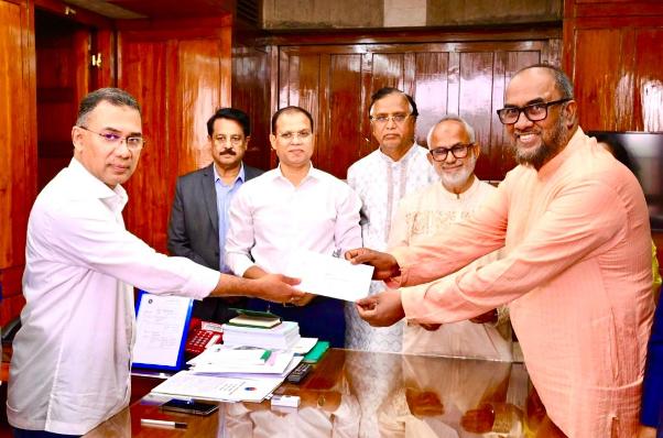 ঈদ উপলক্ষে সিসিক কর্মীদের ৪১ লাখ টাকা অনুদান দিলেন প্রধানমন্ত্রী