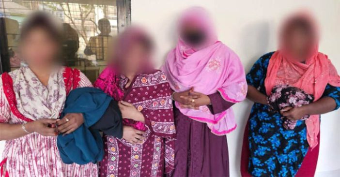 সিলেটে ভারতীয় অবৈধ চকলেটসহ ৪ তরুণী আটক