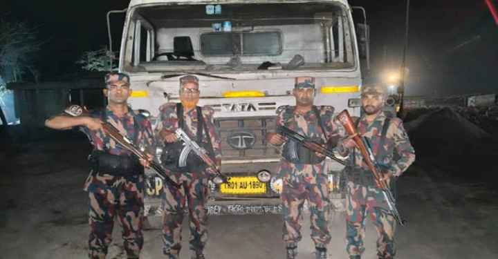 সিলেটে স্থলবন্দরে জ্বালানি তেল কিনতে গিয়ে ভারতীয় ট্রাক জব্দ