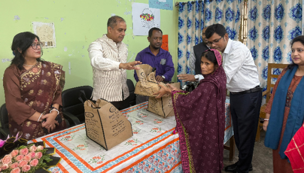 সিলেটে সুবিধাবঞ্চিত মানুষের মাঝে ভারতীয় হাইকমিশনের খাদ্য সামগ্রী বিতরণ