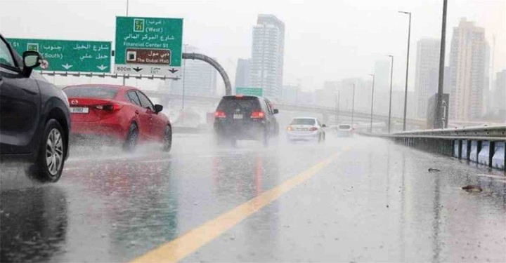 আবুধাবিতে মুষলধারে বৃষ্টি, বজ্রপাতের আশঙ্কায় সতর্কতা জারি