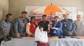 জাফলংয়ে ওয়ার্ল্ড ভিশনের ছাতা পেলেন শিশু শিক্ষার্থীরা
