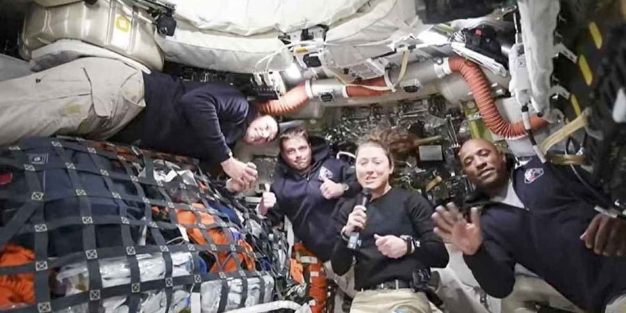 রেকর্ড গড়ে পৃথিবীর পথে আর্টেমিসের চার নভোচারী