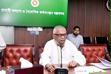 যুদ্ধের কারণে মধ্যপ্রাচ্যের কয়েকটি শ্রমবাজারে কর্মী পাঠানো বাধাগ্রস্ত হচ্ছে : বৈদেশিক কর্মসংস্থানমন্ত্রী