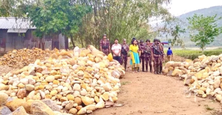 জৈন্তাপুরে টাস্কফোর্সের অভিযানে অবৈধ পাথর জব্দ