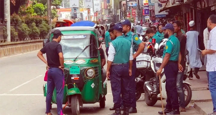 সিলেটে অভিযানে আটক শতাধিক গাড়ি